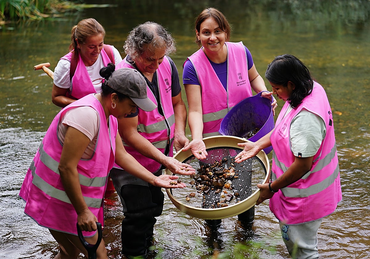 Imagen principal - Misión al rescate del río Tormes: ¿este molusco tan pequeño es peligroso?