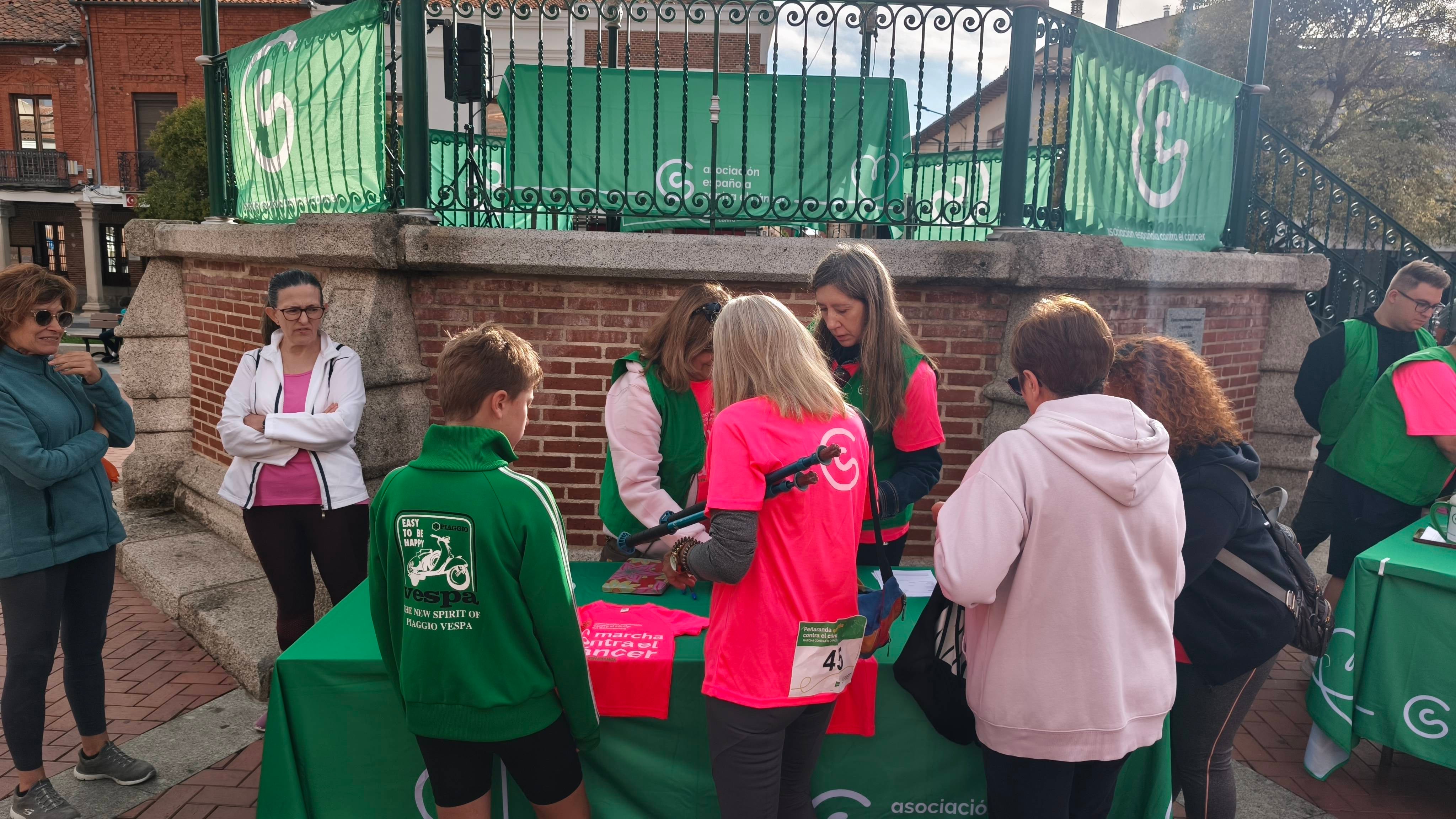 Peñaranda se tiñe de rosa en apoyo a la lucha contra el cáncer