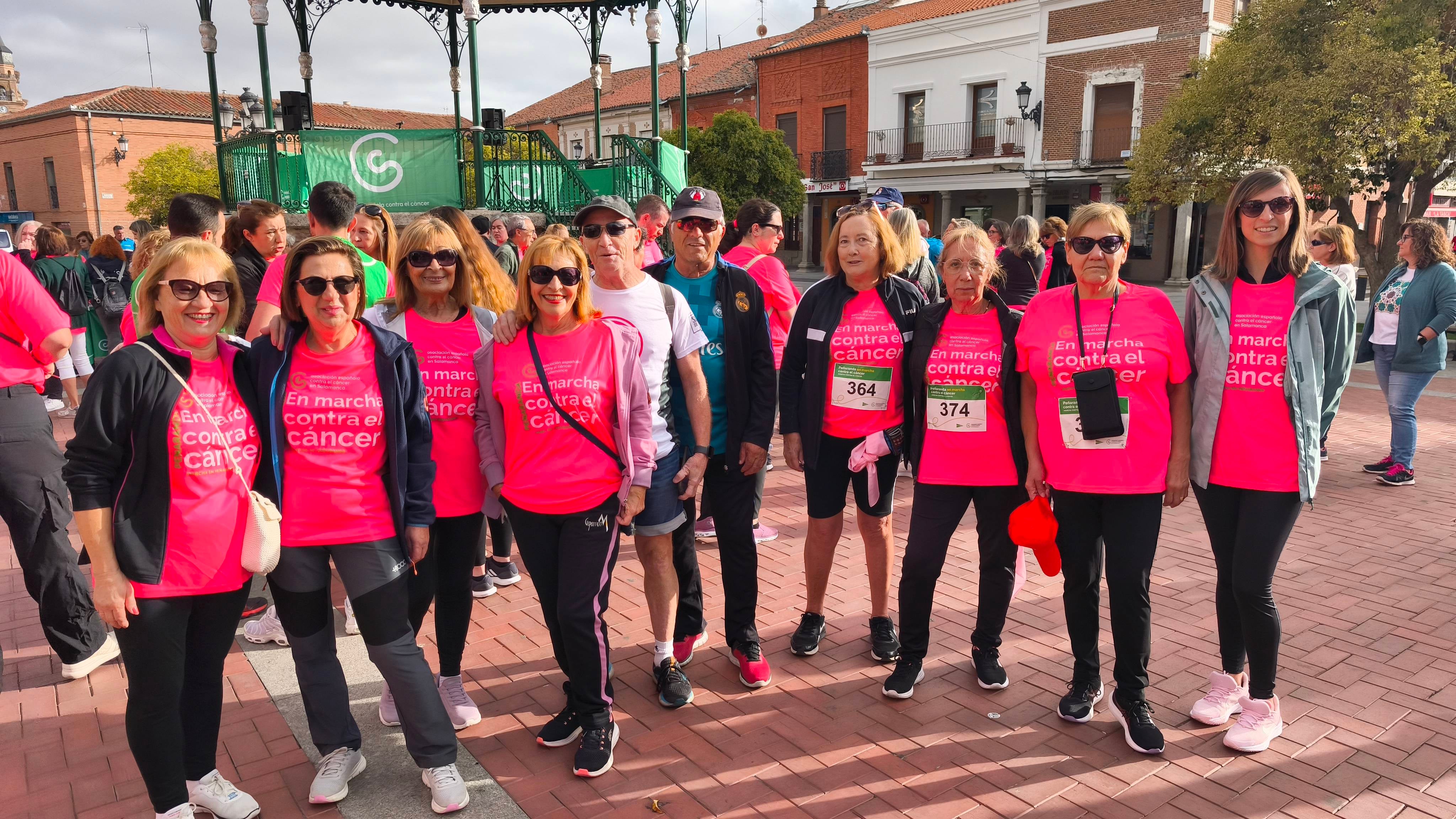Peñaranda se tiñe de rosa en apoyo a la lucha contra el cáncer