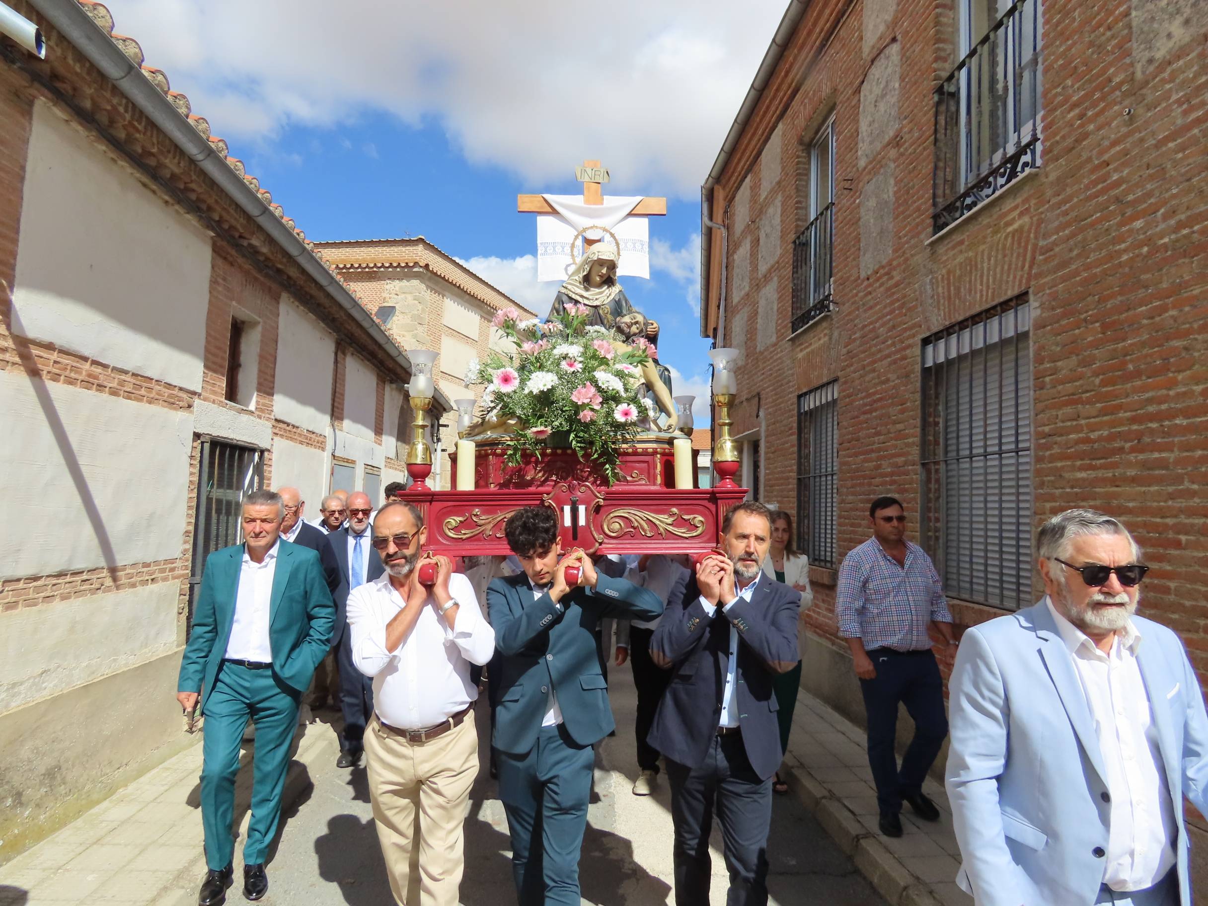 Himnos en honor a Nuestra Señora de las Angustias en Bóveda