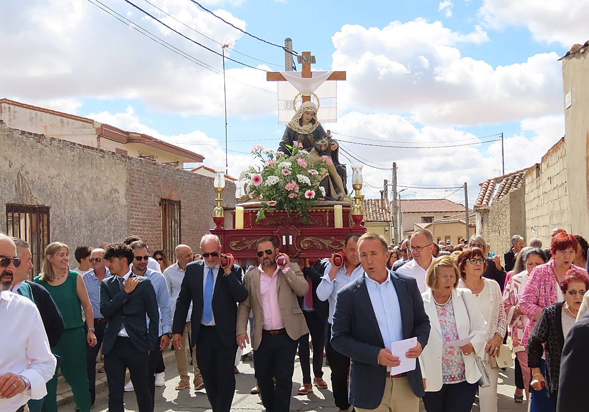 Himnos en honor a Nuestra Señora de las Angustias en Bóveda