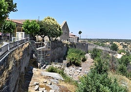 Obras en los dos tramos de la muralla de Ledesma que se están restaurando en la actualidad.
