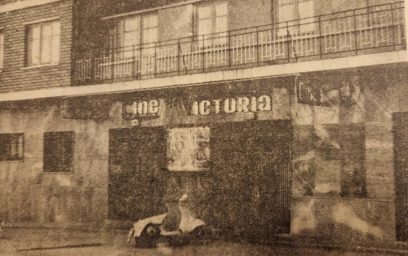 Imagen de la fachada del nuevo cine de Pizarrales en la carretera de Ledesma, publicada con motivo de su apertura en marzo de 1966. Tendría una efímera actividad de apenas dos décadas.
