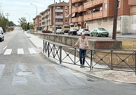 El concejal de Comercio, Juan Carlos Bueno, durante sus visita a las obras.