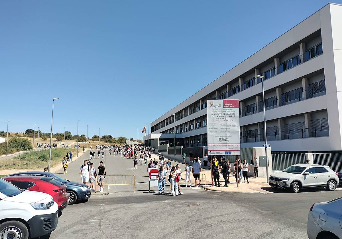 Los estudiantes han estrenado esta semana el nuevo instituto.