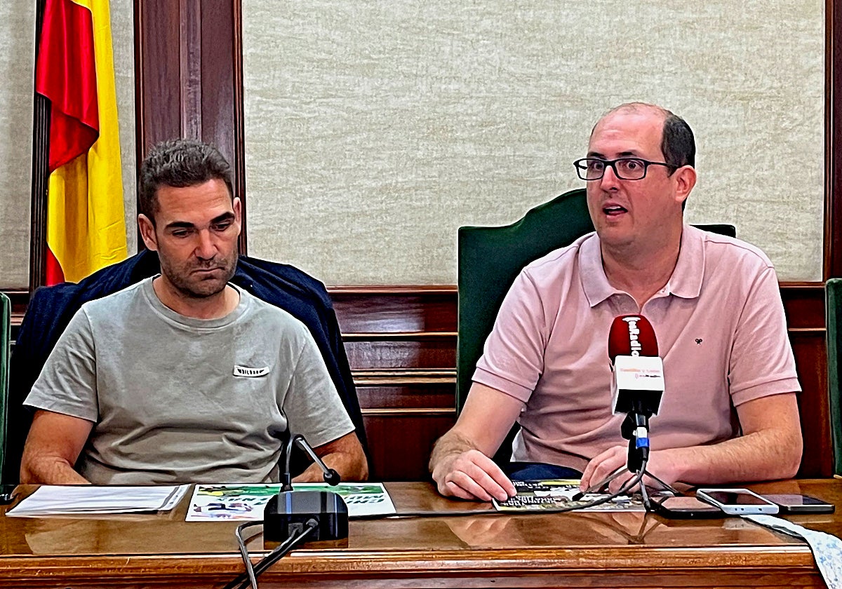 Moisés Dueñas y Luis Hernández, esta mañana en el Ayuntamiento de Béjar.