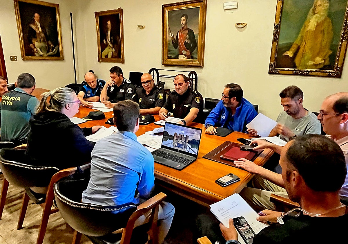 Imagen de la reunión de coordinación de las fuerzas de seguridad para perfilar los detalles de la Ruta Vetona, que se celebra este fin de semana en Béjar.