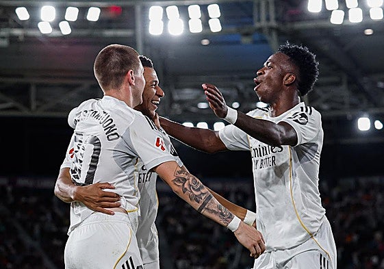 Imagen de una celebración de los jugadores del Real Madrid frente al Levante.