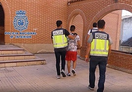 Captura de vídeo de la detención de uno de los integrantes del grupo en Chamberí.