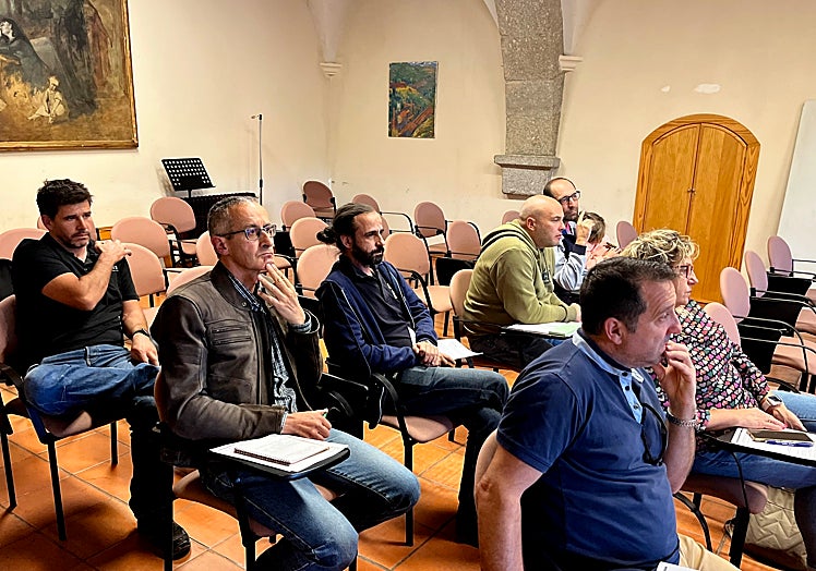 Imagen de la reunión sobre los juegos escolares en Béjar.