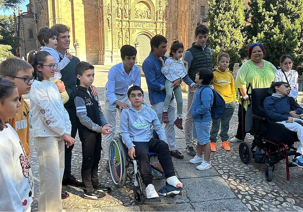 Los toreros junto a los integrantes de Aerscyl.