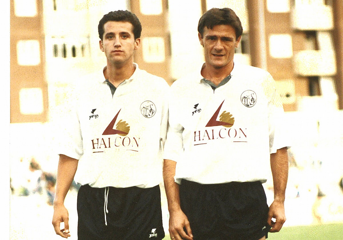 Manolo Peña, a la derecha, junto a Carlos, en un partido de la UDS.