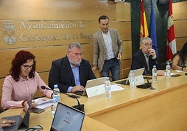 Parte de los concejales de la Corporación municipal de Carbajosa de la Sagrada durante la sesión plenaria.