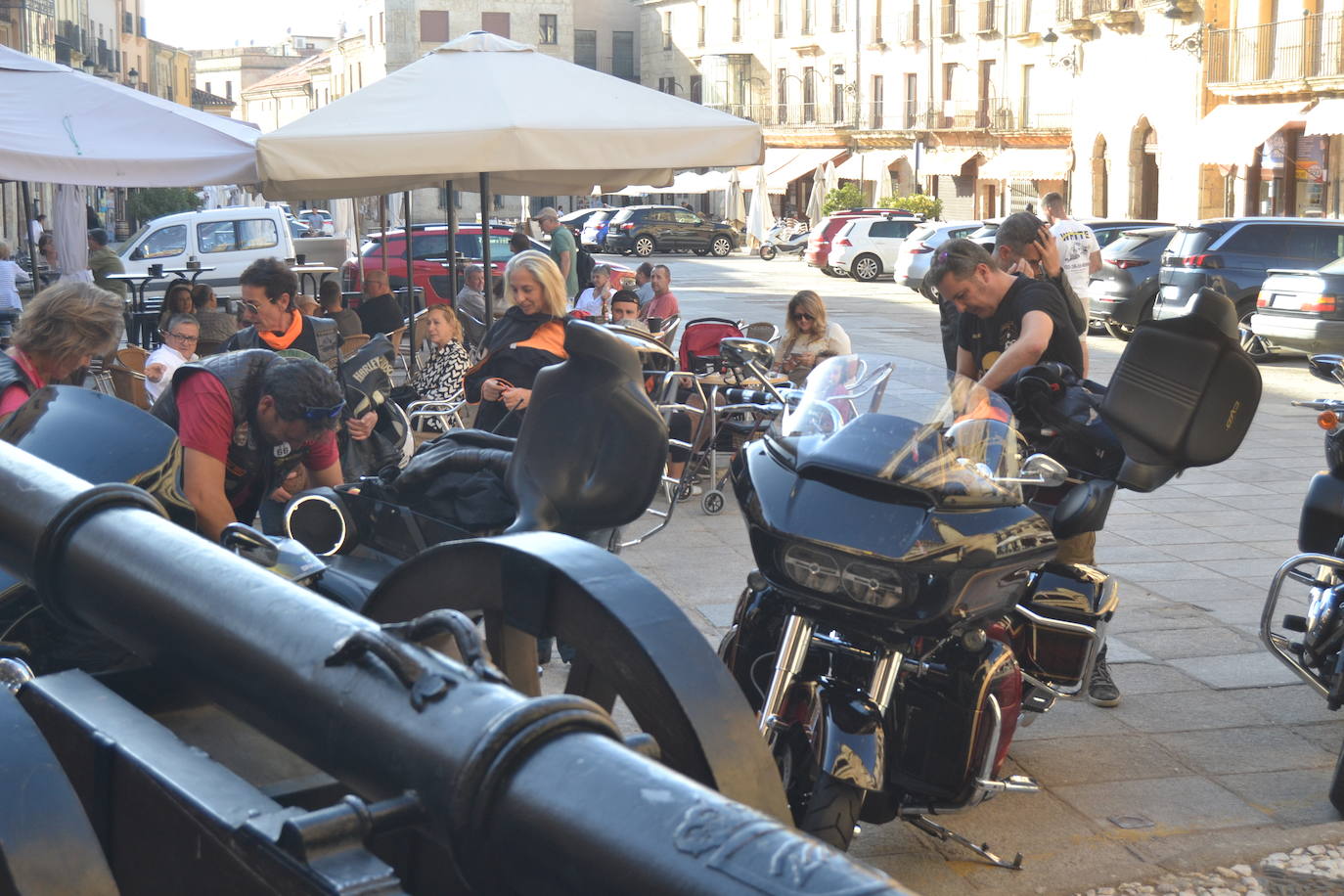 Recepción a un grupo de moteros en Miróbriga