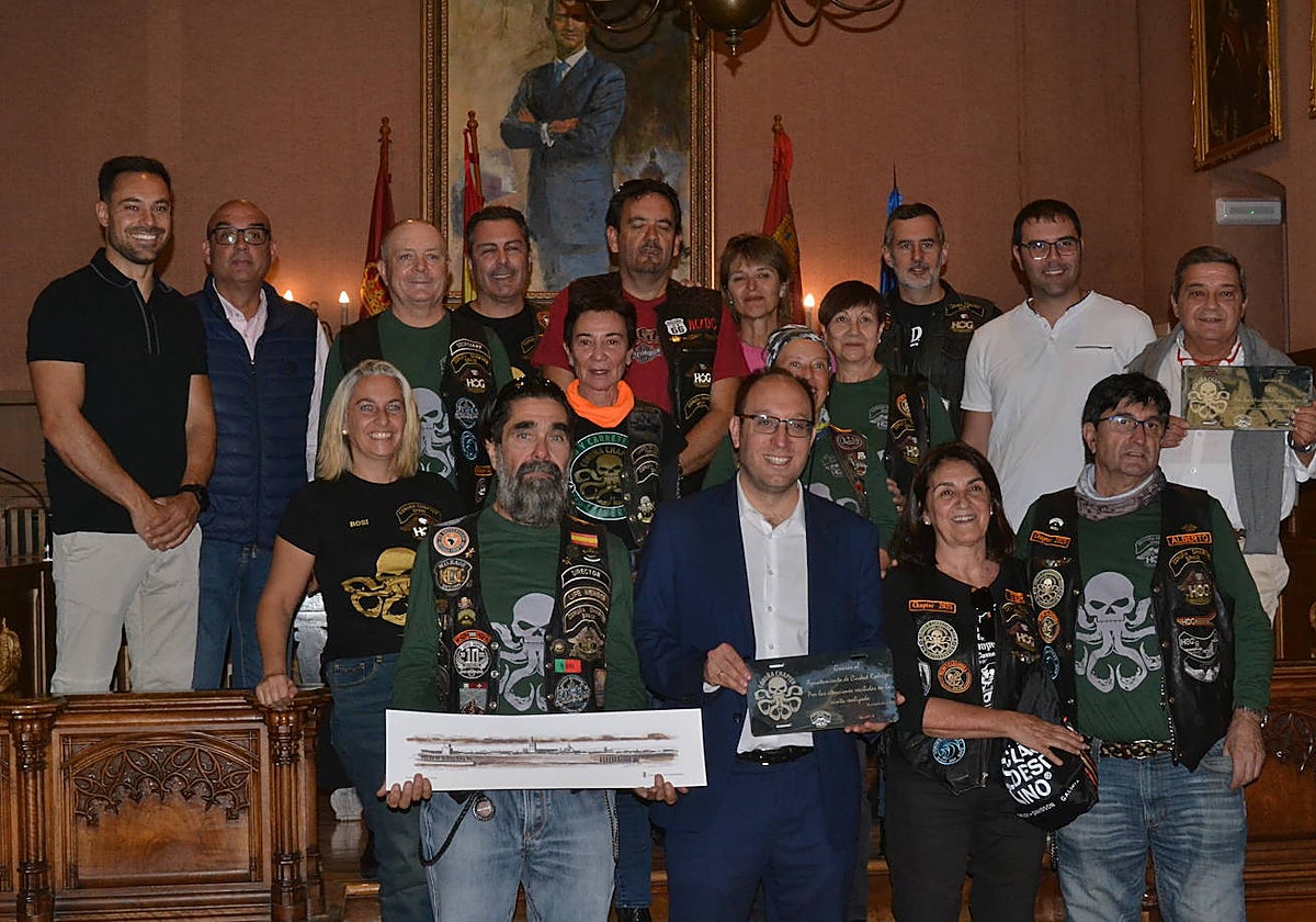 Recepción a un grupo de moteros en Miróbriga