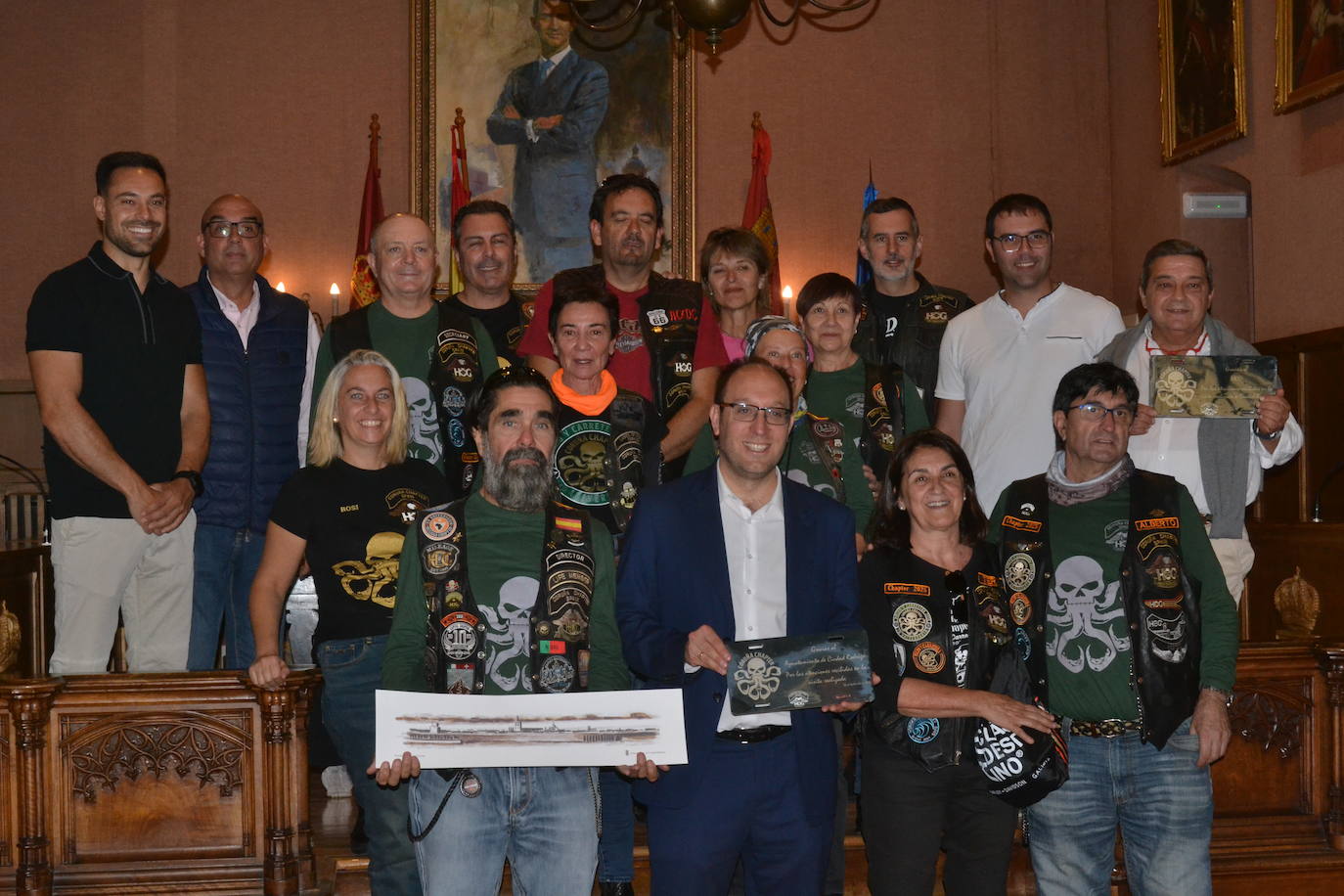 Recepción a un grupo de moteros en Miróbriga