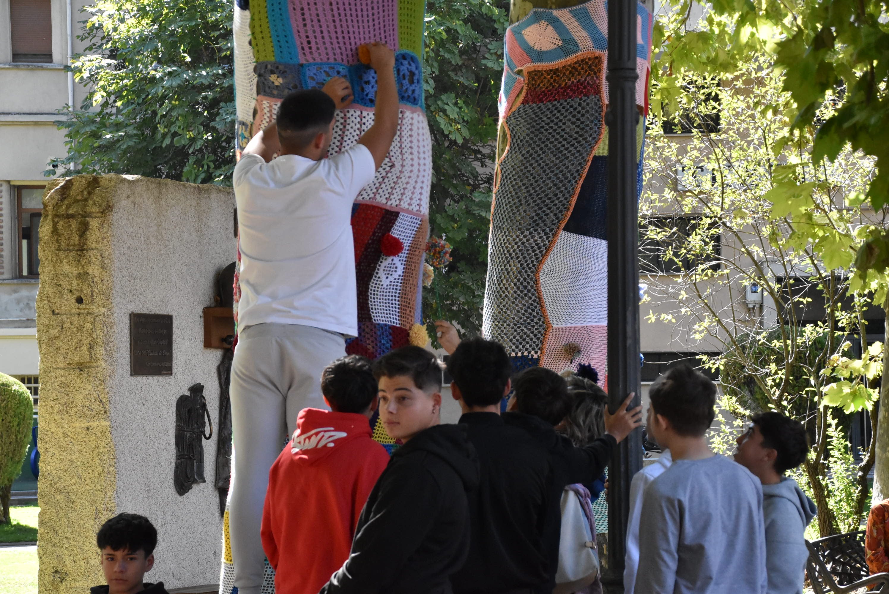 Éxito del proyecto intergeneracional &#039;Tejiendo raíces&#039; en el colegio María Auxiliadora de Béjar
