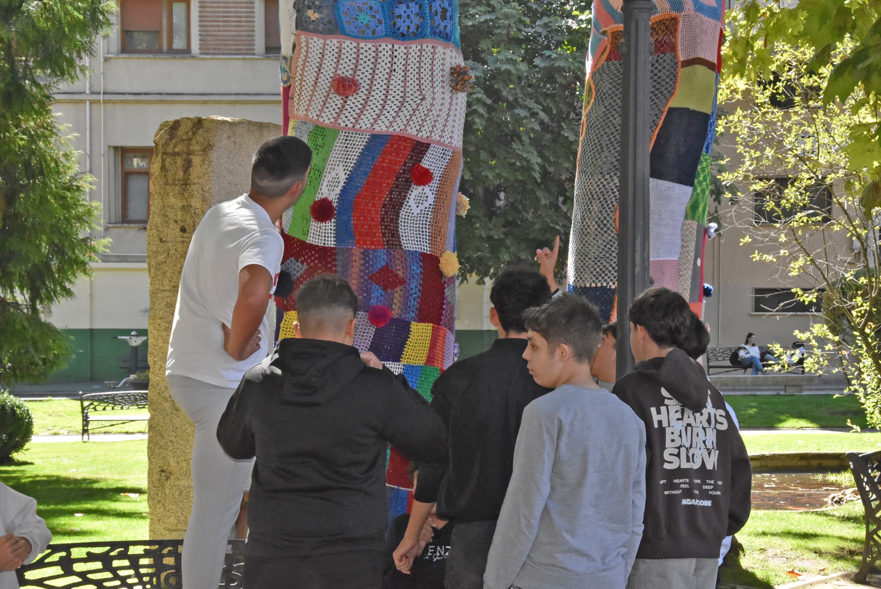 Éxito del proyecto intergeneracional &#039;Tejiendo raíces&#039; en el colegio María Auxiliadora de Béjar