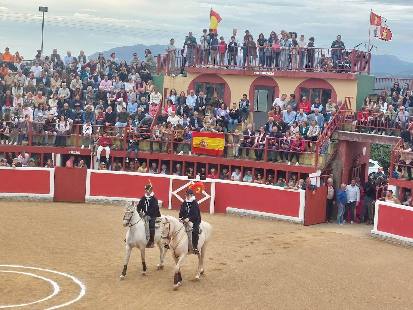 San Miguel de Valero disfruta con su fiesta y los toros