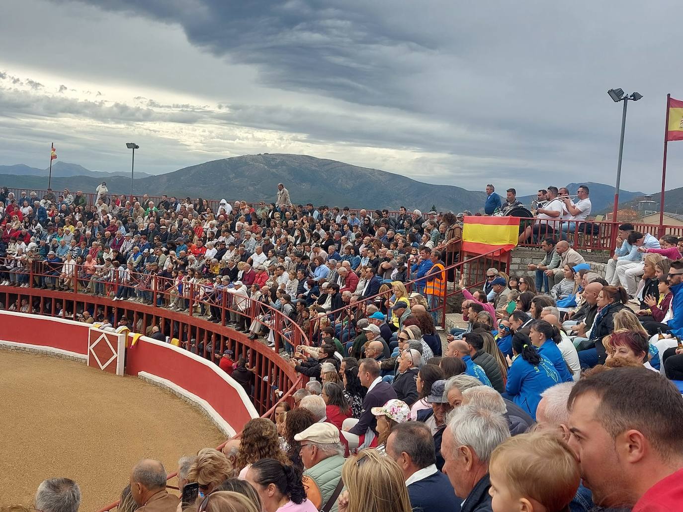 San Miguel de Valero disfruta con su fiesta y los toros