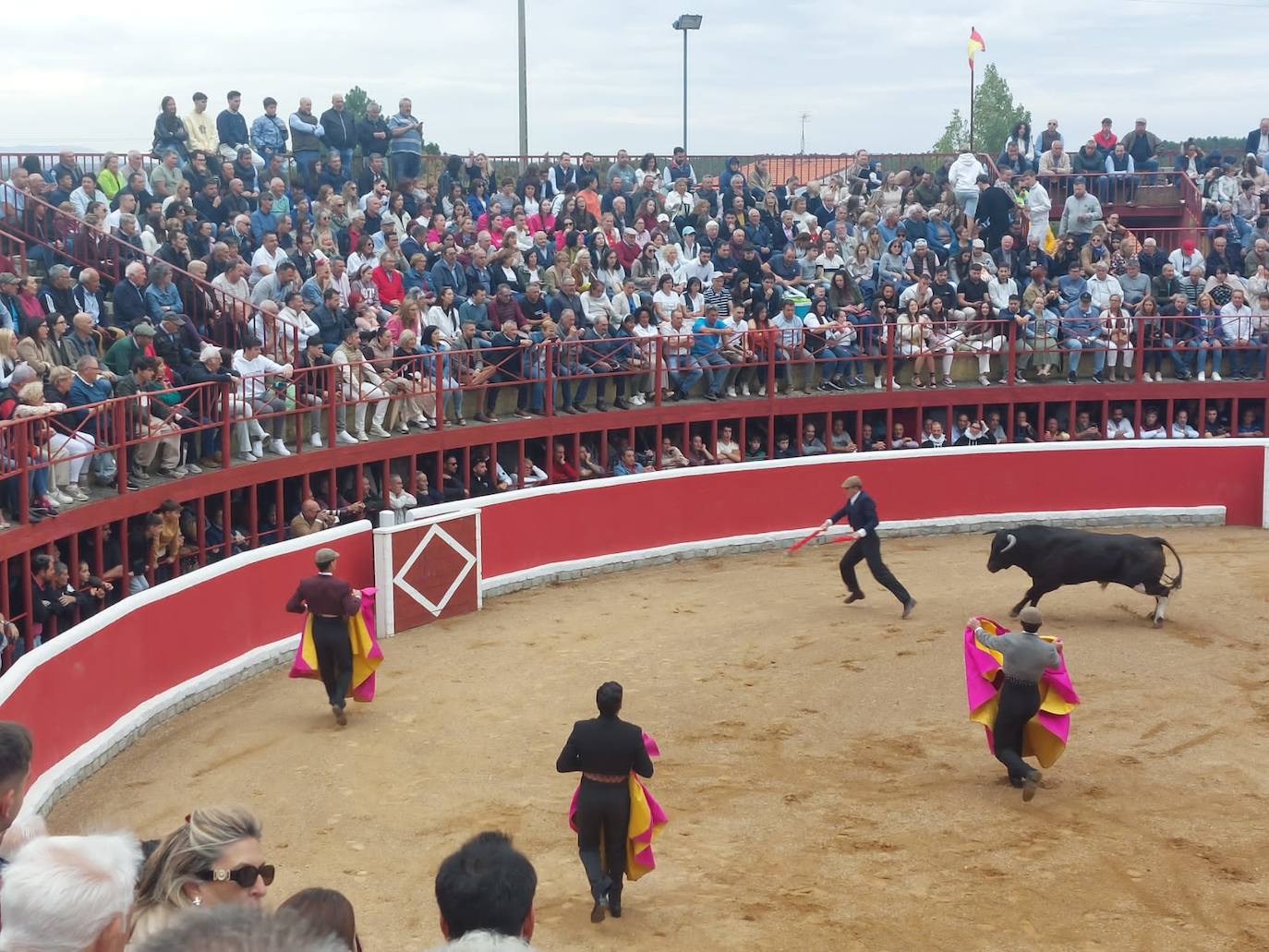San Miguel de Valero disfruta con su fiesta y los toros