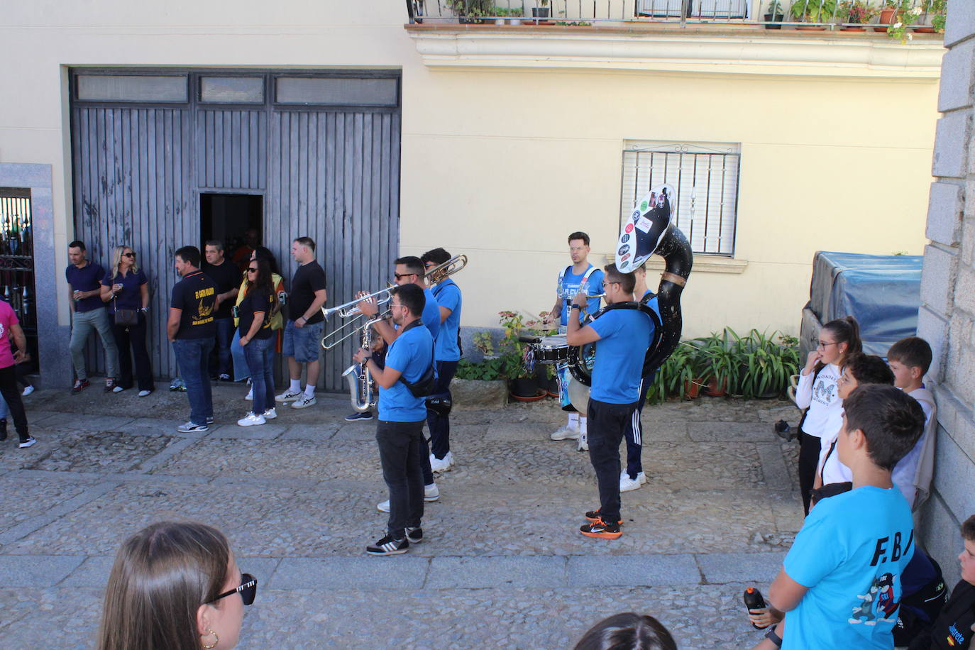 Emotivo y animado inicio de fiestas en San Miguel de Valero