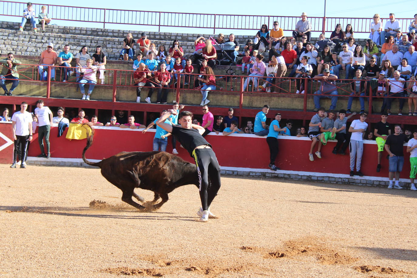 Emotivo y animado inicio de fiestas en San Miguel de Valero