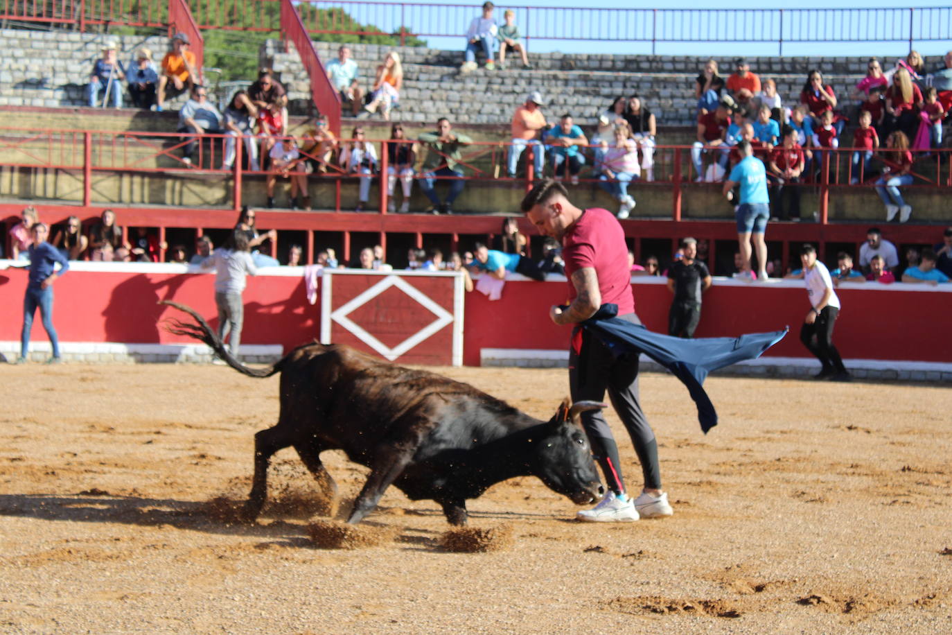 Emotivo y animado inicio de fiestas en San Miguel de Valero