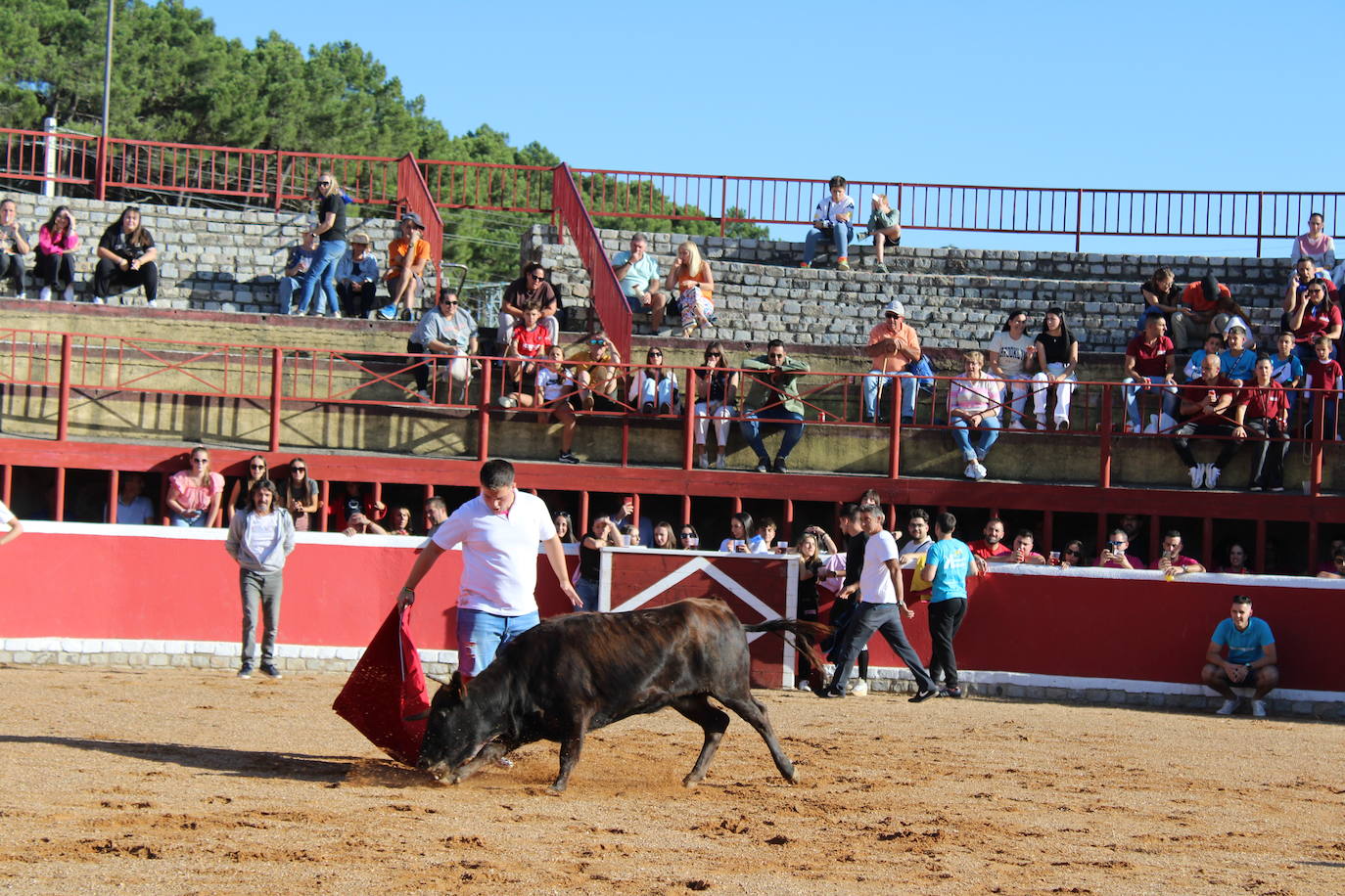 Emotivo y animado inicio de fiestas en San Miguel de Valero