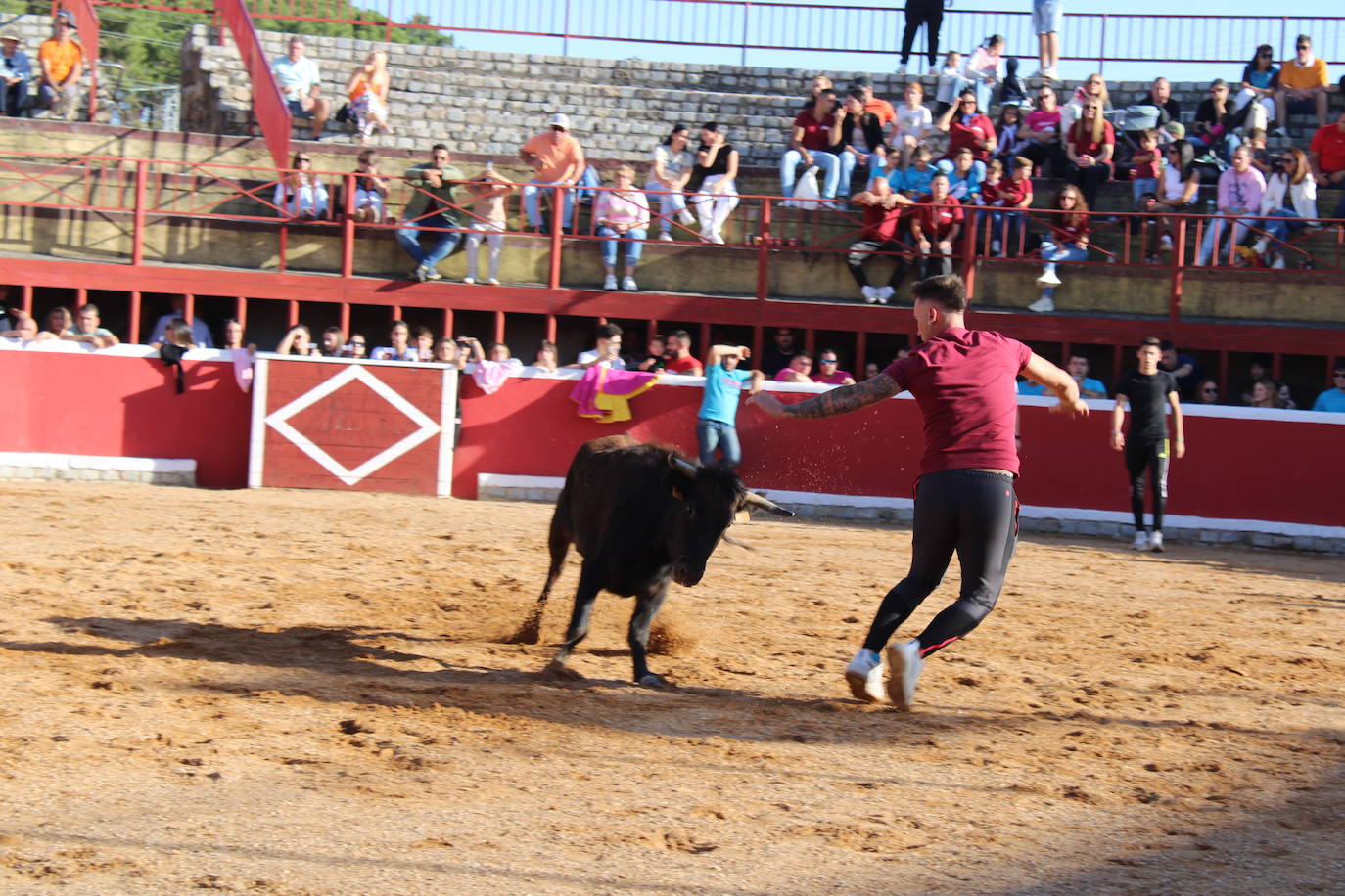 Emotivo y animado inicio de fiestas en San Miguel de Valero