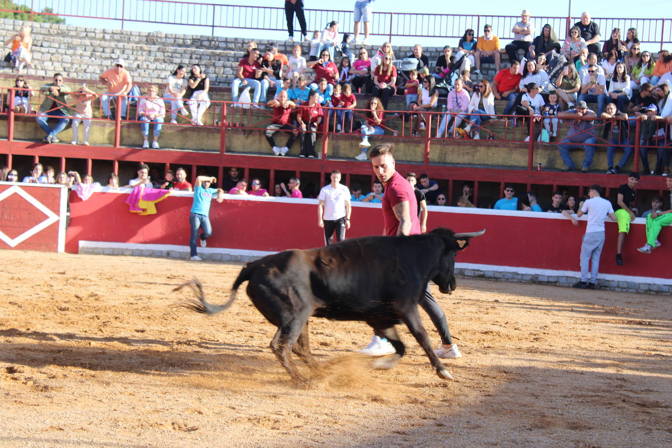 Emotivo y animado inicio de fiestas en San Miguel de Valero