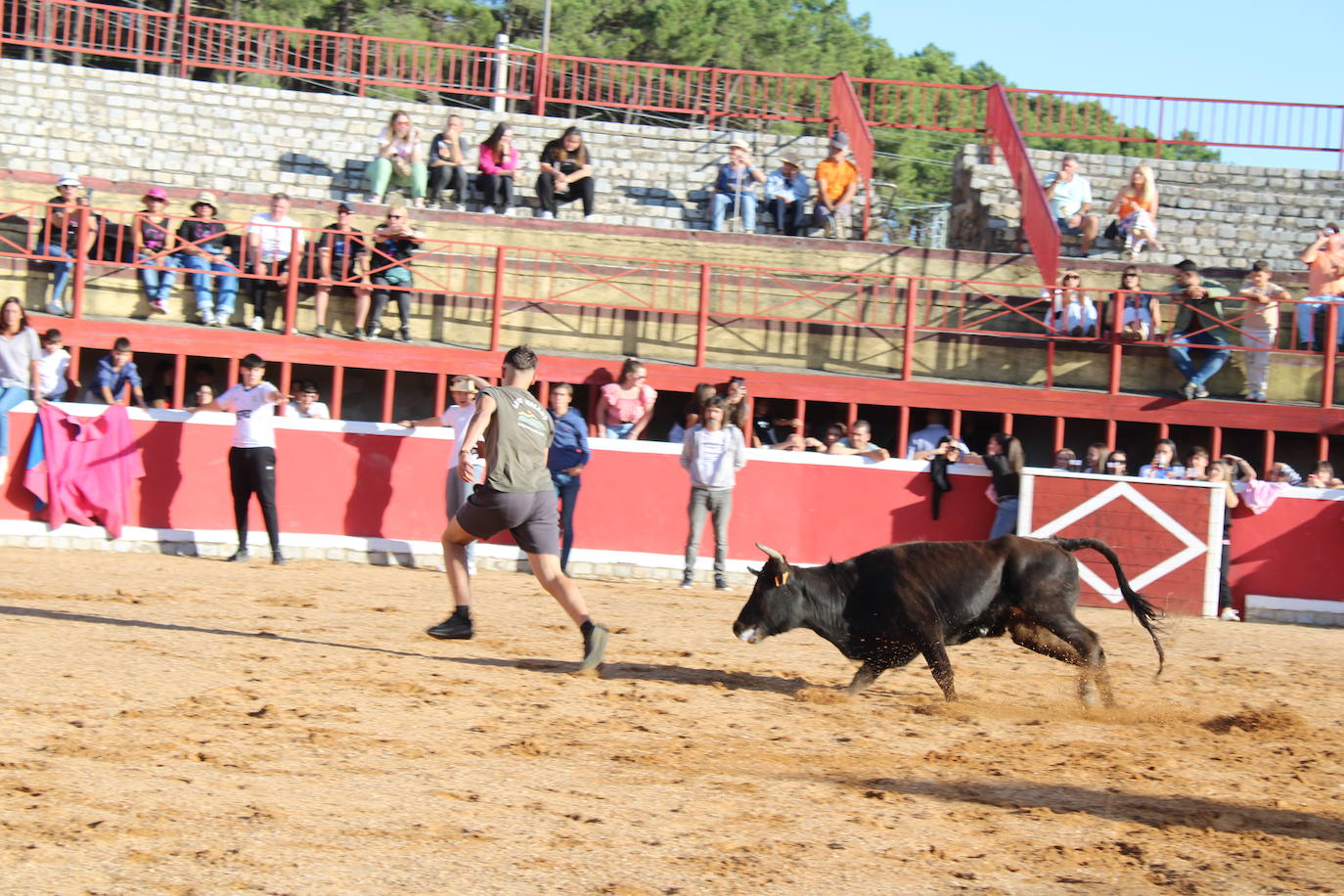 Emotivo y animado inicio de fiestas en San Miguel de Valero