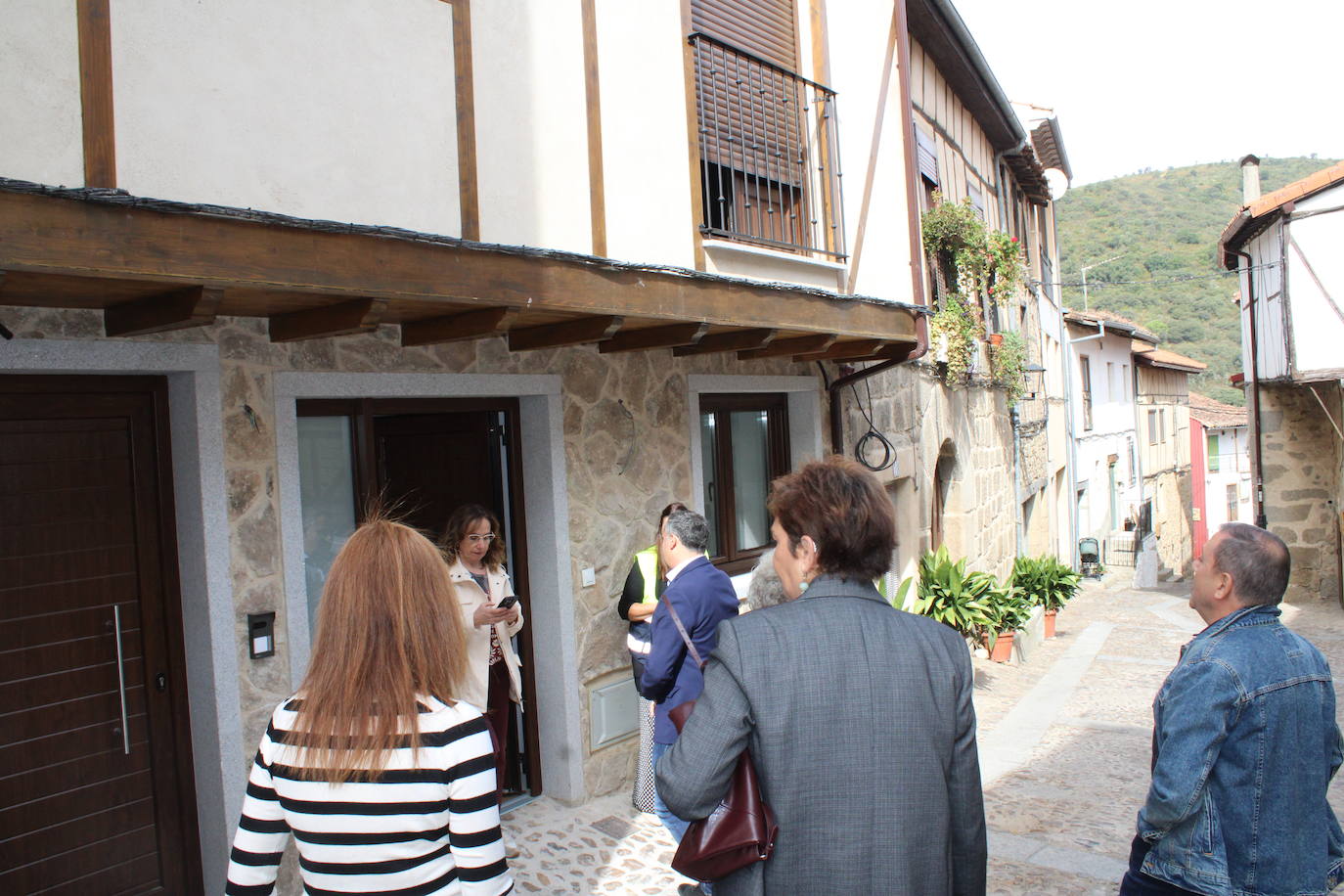 Todo listo en San Esteban de la Sierra para estrenar sus &quot;Viviendas en red&quot; para personas mayores