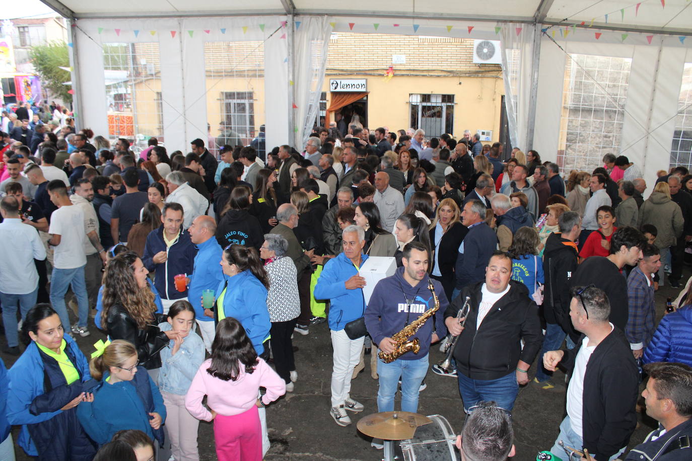 San Miguel de Valero disfruta con su fiesta y los toros