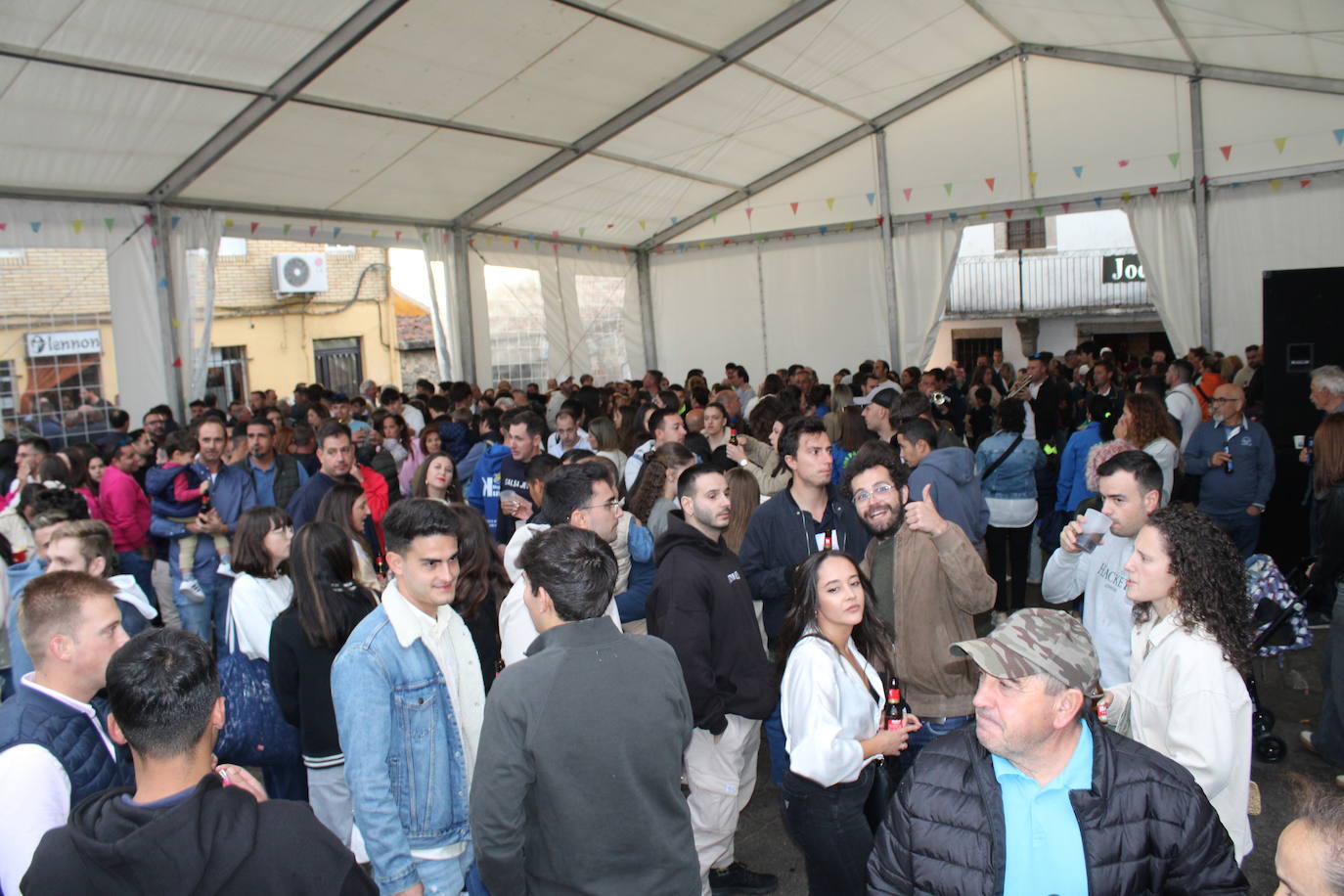 San Miguel de Valero disfruta con su fiesta y los toros