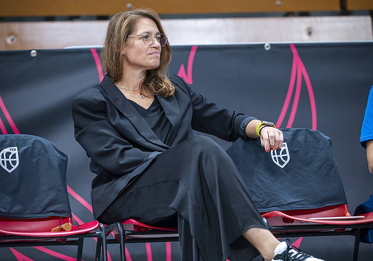 Anna Montañana, en el banquillo antes del encuentro.