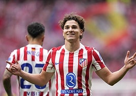 Julián Álvarez celebra uno de sus goles en el Atlético de Madrid-Real Madrid.