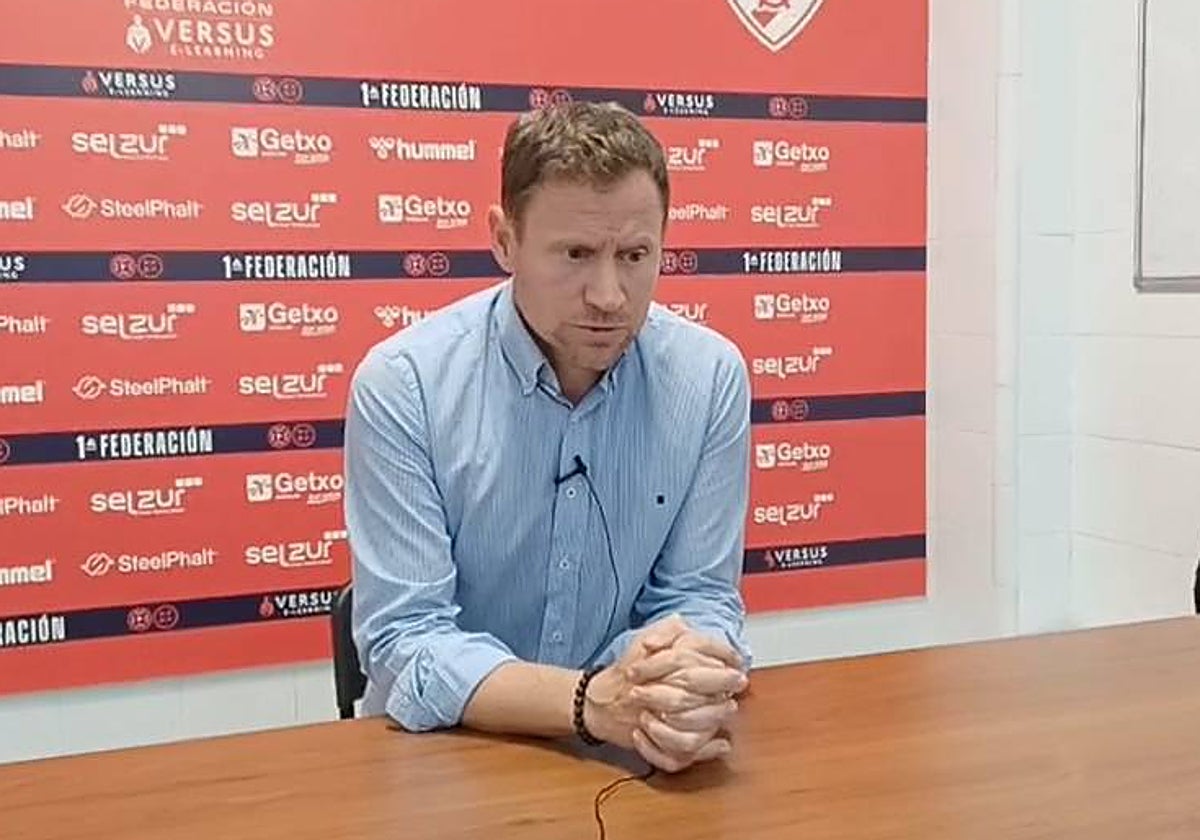 Mario Simón tras el partido en Gobela.