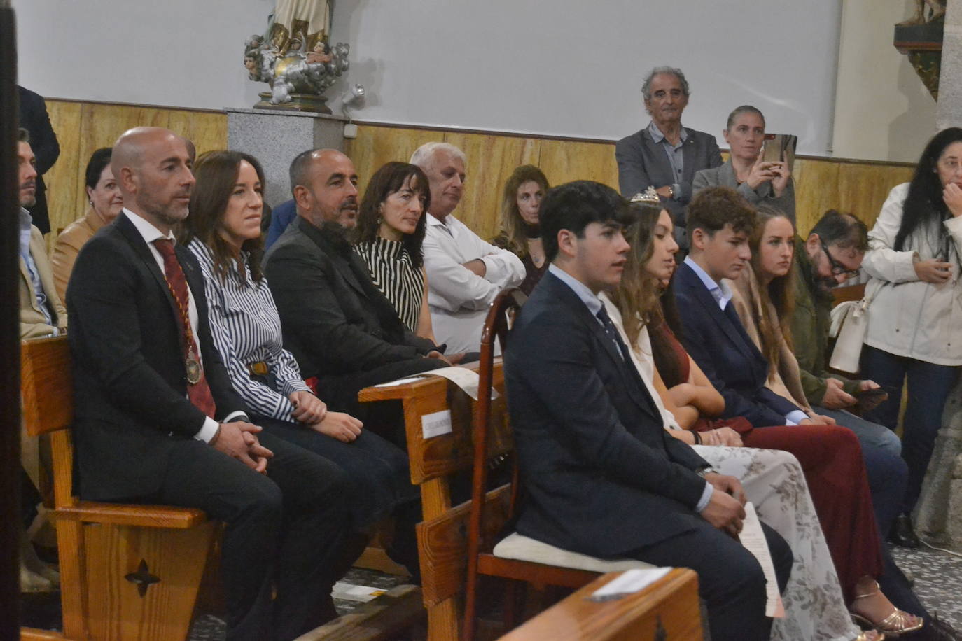 Tamames venera al Cristo del Amparo dentro del templo