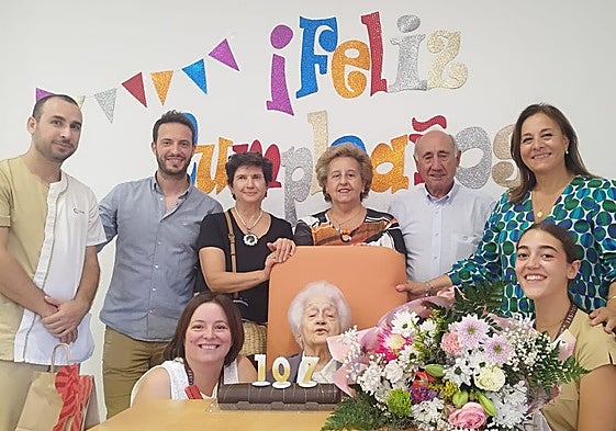 Lola González celebra su 107 cumpleaños.