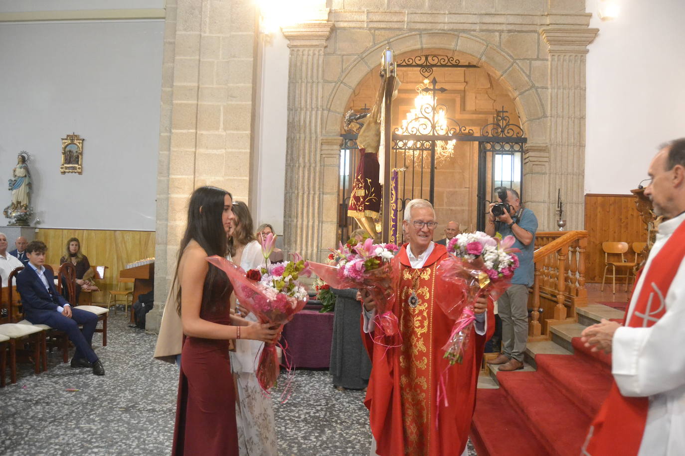 Tamames venera al Cristo del Amparo dentro del templo