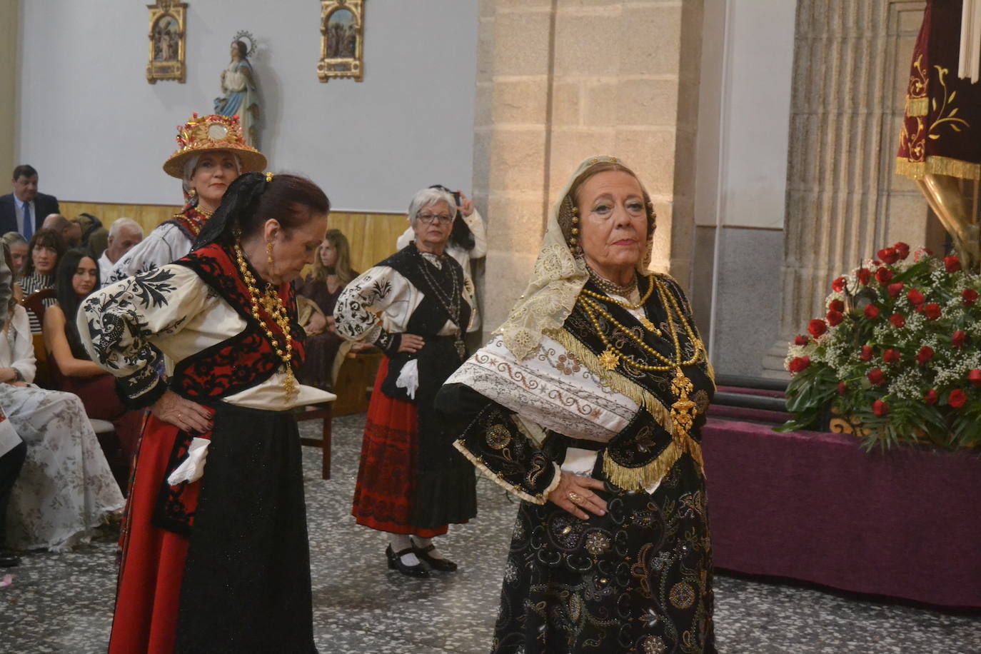 Tamames venera al Cristo del Amparo dentro del templo