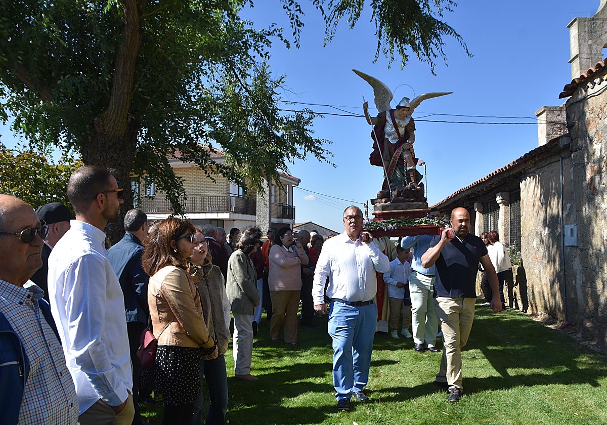 Día de honores a San Miguel en Santiz