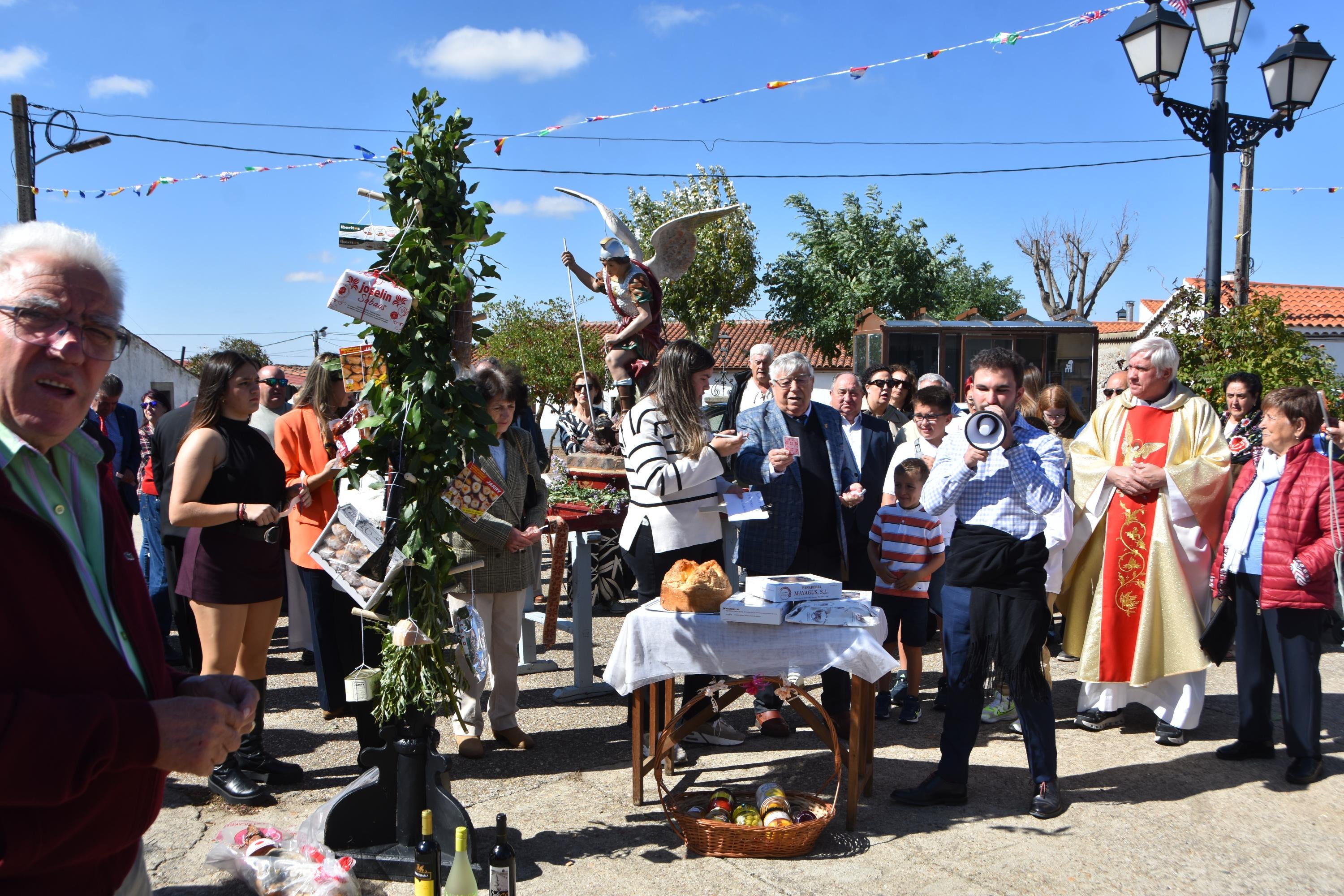 Día de honores a San Miguel en Santiz