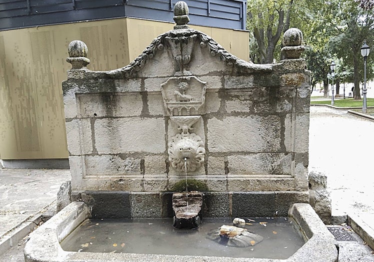 La fuente del paseo de Torres Villarroel.
