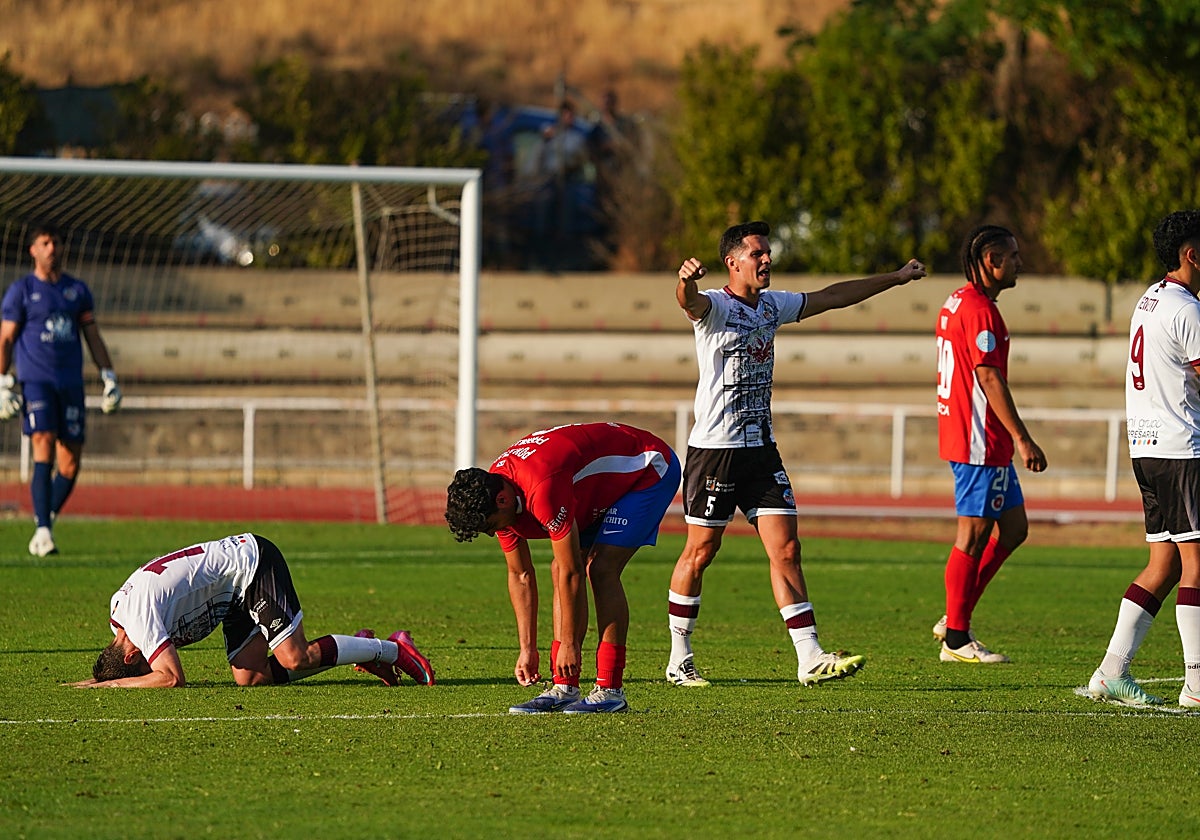 Momento en el que el árbitro pita el final del partido entre el Salamanca UDS y la UD Ourense.
