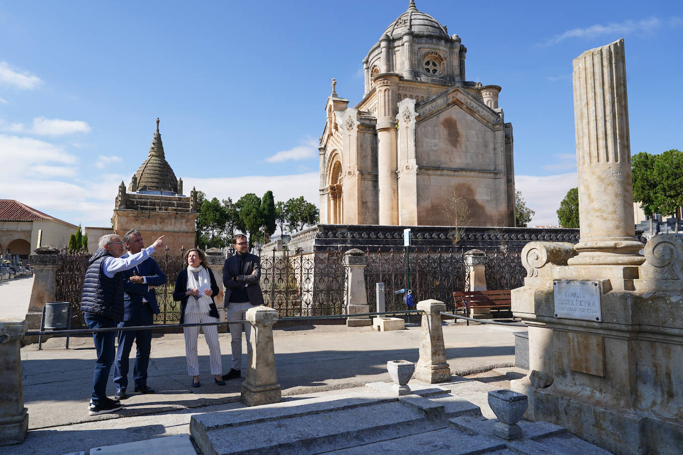 Rutas guiadas para estrenar la nueva señalización histórica del cementerio