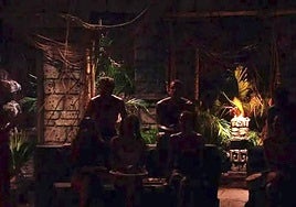 Los supervivientes se han quedado a oscuras por la fuerte tormenta.