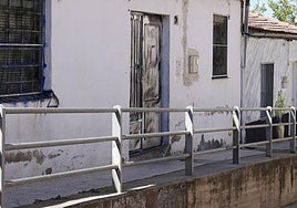 Uno de los tres narcopisos de Pizarrales controlados por el clan Colomé en la calle Alberto Durero 3, conocido como 'el fumadero del Iván'.