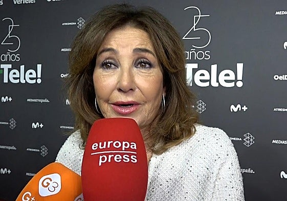 Ana Rosa Quintana atiende a los medios de comunicación.